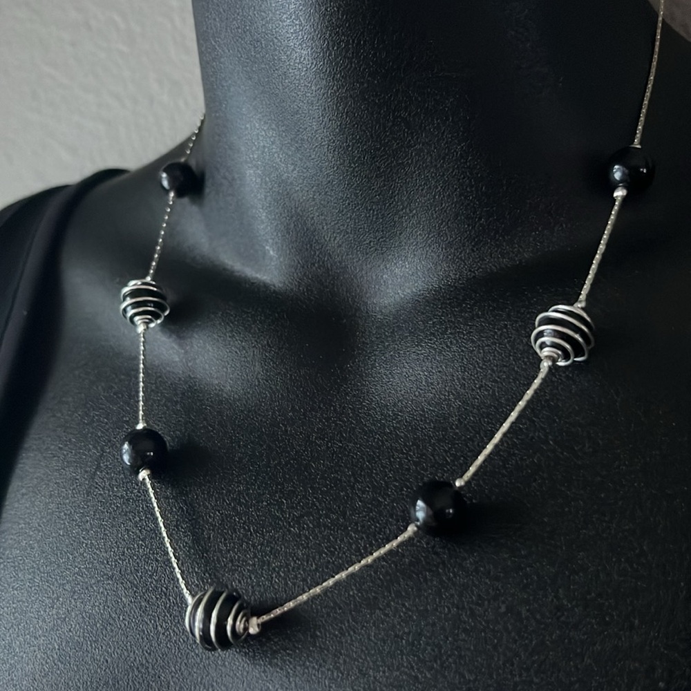 Lot of silver and black jewelry- necklaces, bracelets, earrings - Picture 7 of 16